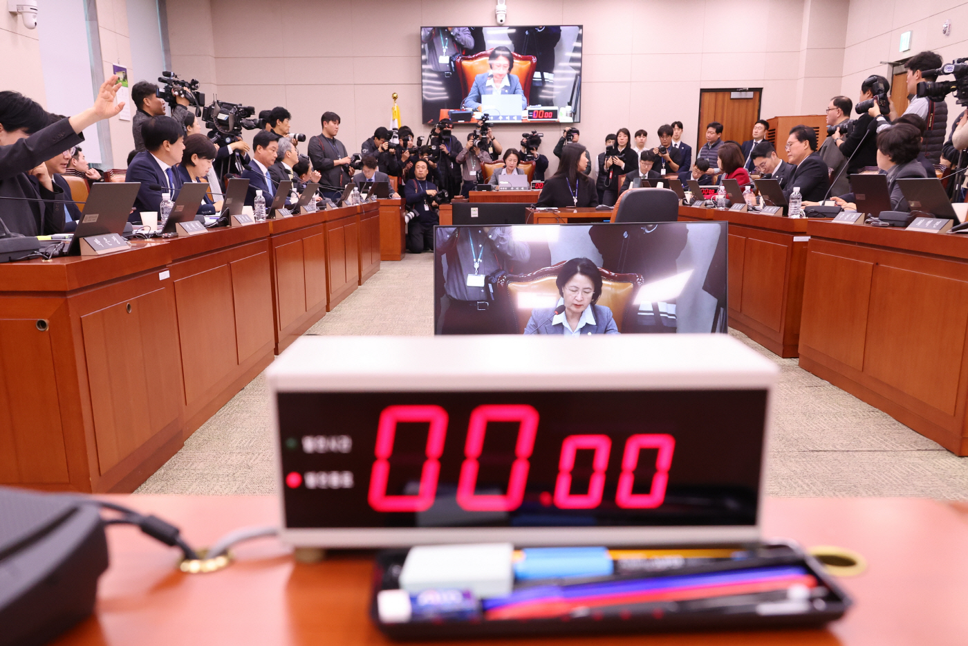 정성호 법무장관 빠진 법사위 전체회의