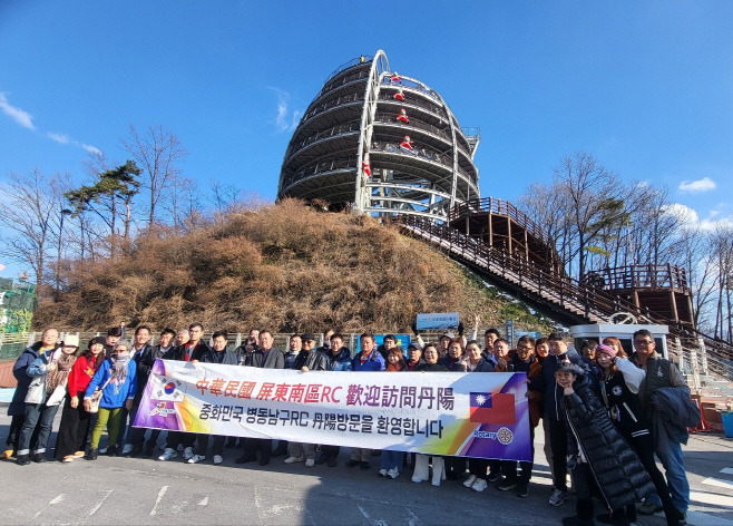 보도 1) 만천하스카이워크를 방문한 외국인 관광객