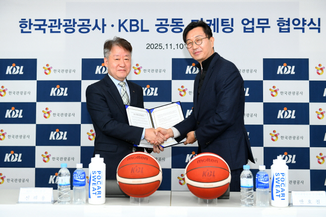 [한국관광공사] 한국관광공사-KBL 업무협약 체결(왼쪽 KBL 신해용 사무총장, 오른쪽 반호철 테마관광팀장)(2)