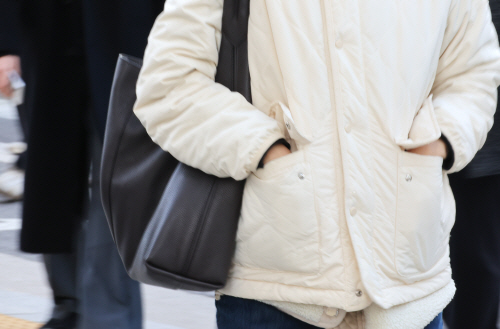 추워진 출근길..일교차 15도 안팎<YONHAP NO-1582>