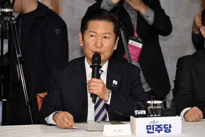 발언하는 정청래 대표