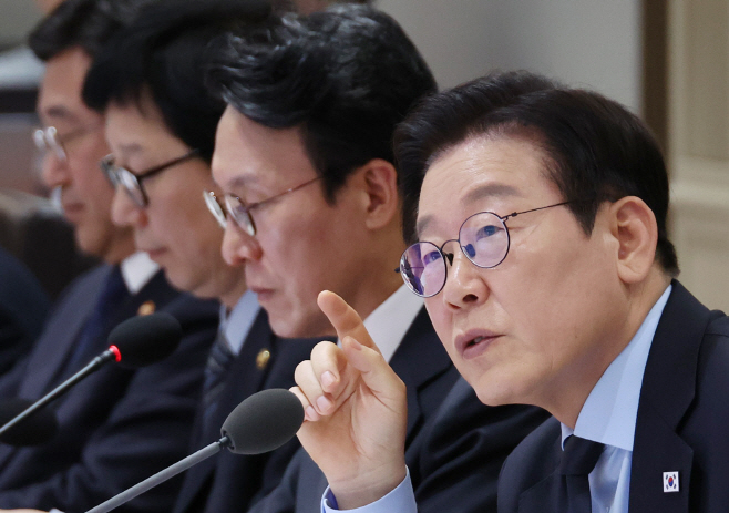 이재명 대통령, 국무회의 발언<YONHAP NO-1961>