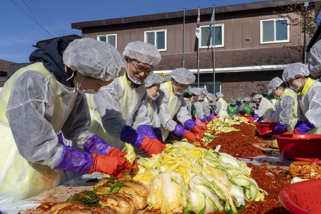 (보도자료)(20251112) NH농협금융, 사랑의 김장나눔 실시(사진1)