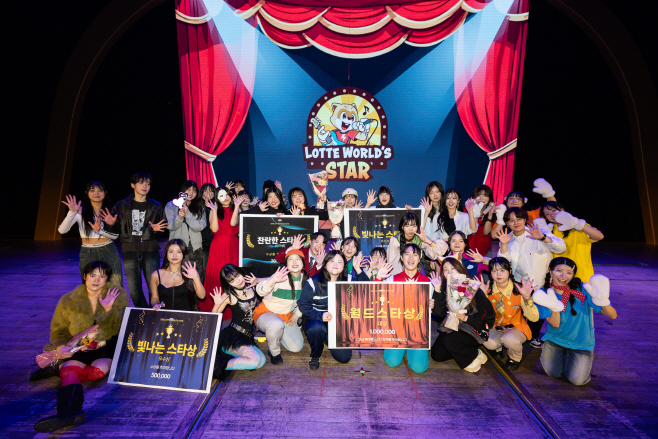 [롯데월드] (3) 2025년 롯데월드 캐스트 축제 LOTTEWORLDs STAR 성료_참가 캐스트 단체사진