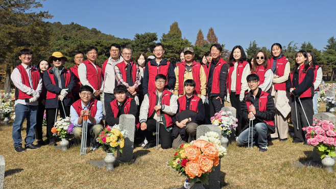 사진1(대전관광공사, _국립대전현충원 묘역정화 봉사활동_ 펼쳐)