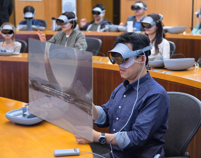 (사진1) 삼성인력개발원 갤럭시 XR 교육