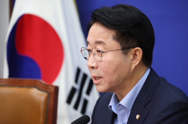 발언하는 조정식 사무총장<YONHAP NO-1471>