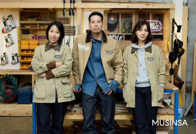 [무신사 사진자료] 무신사를 통해 지원받은 새 워크웨어를 착용한 로우스테이트 구성원들의 모습