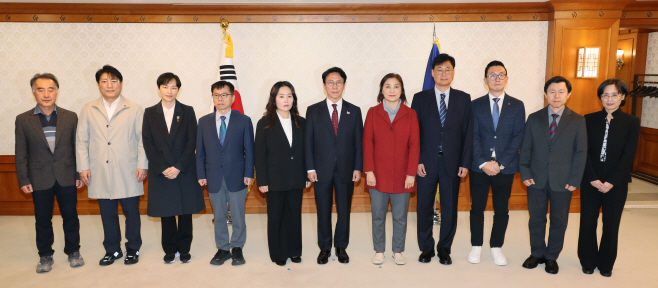 12.29여객기참사 피해지원 및 추모위 위촉식<YONHAP NO-4200>