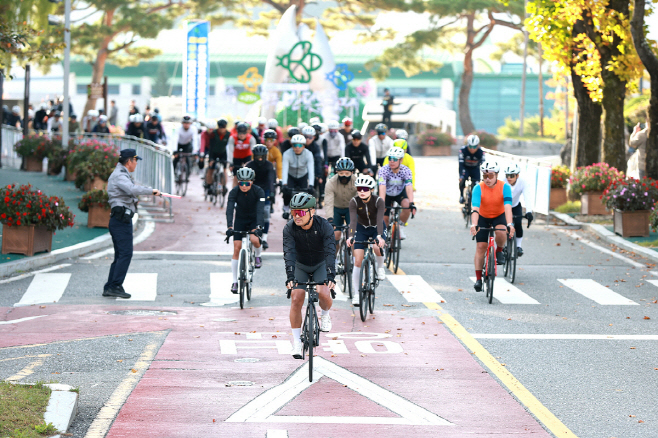 익산의 가을길 달린다(제34회 문화체육관광부장관기 메디오폰도대회 1)