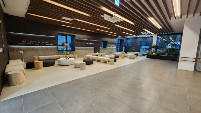 '더 큰 행복 포천시가족센터' 로비 모습./포천시