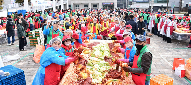 ★★1번 사진자료_2025 사랑플러스 김장나눔 행사(2025.11.13 (2)