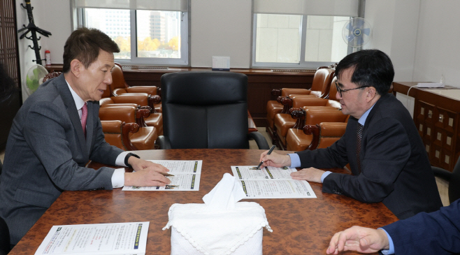 251111 이강덕 시장, 국회 방문 ‘임기 마지막까지’ 내년도 국비 확보 총력 행보3