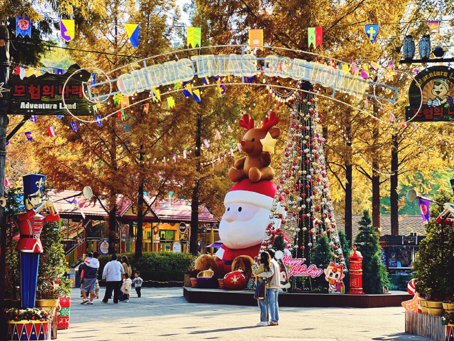 이미지 2 서울랜드 단풍 속 크리스마스