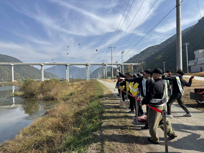 20251114-밀양시시설관리공단, 김해 은혜학교와 함께 사회공헌활동 실시(2)