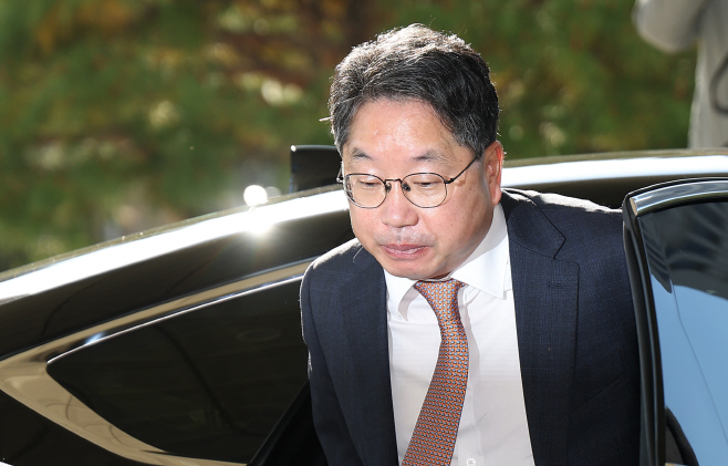 대검 향하는 노만석 검찰총장 직무대행<YONHAP NO-3642>