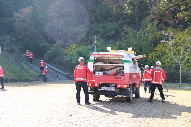 #2. 251114 보도사진3(의령군, 공무원·산불전문예방진화대 합동훈련 실시)