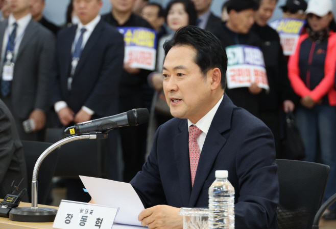 국민의힘 '대장동 항소포기' 규탄 현장 간담회<YONHAP NO-4919>