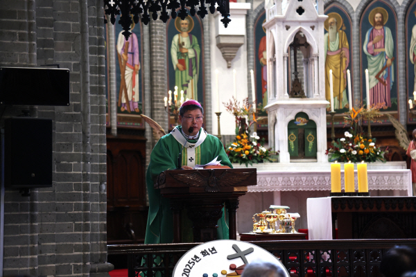 ⓒ천주교 서울대교구 25_1115_이관진 베드로 기림미사 봉헌_9381