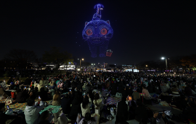 한강 산책 나온 더피<YONHAP NO-3783>