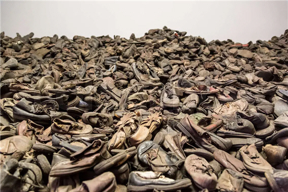 홀로코스트 희생자들이 신었던 부츠들