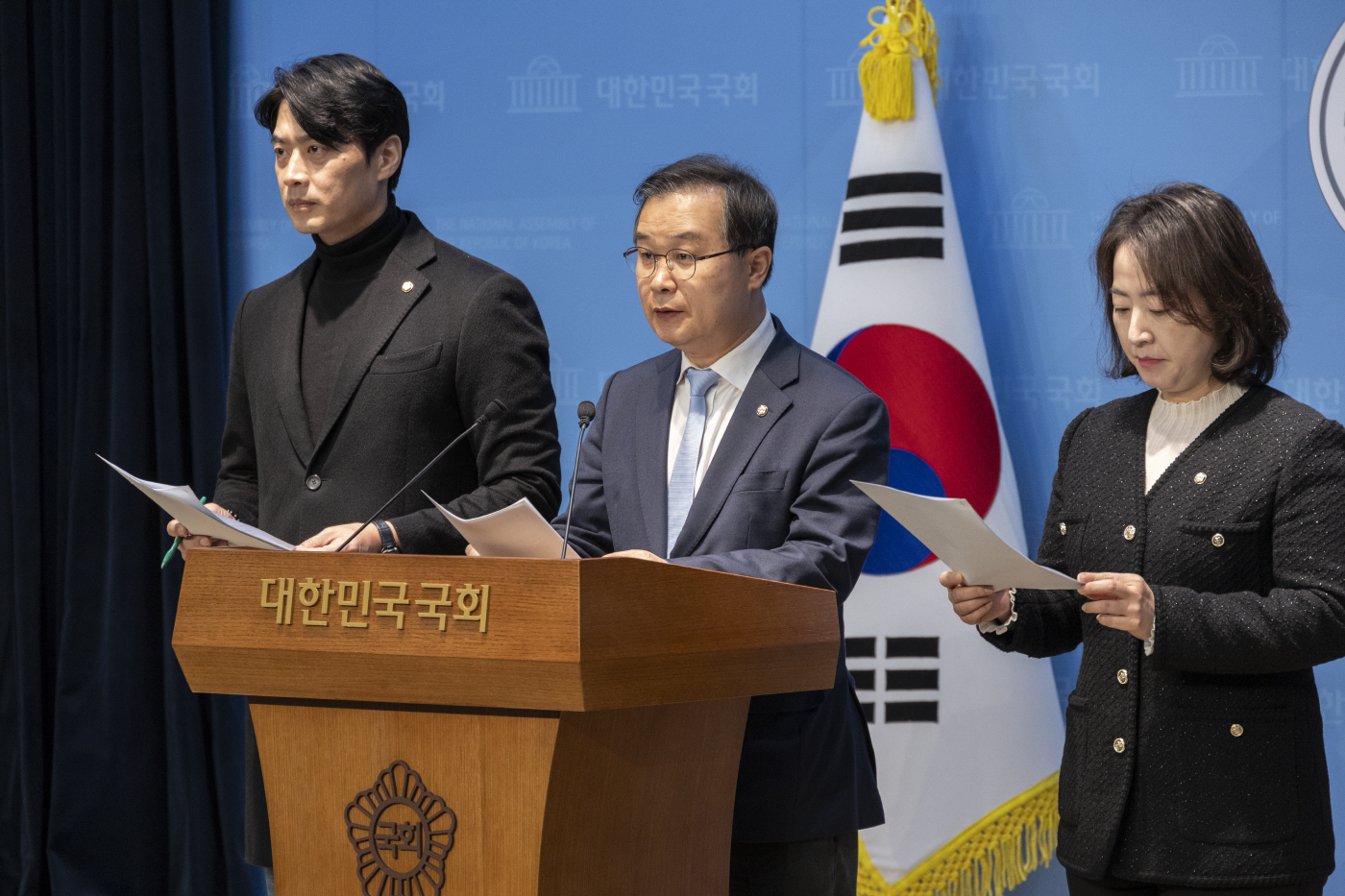 녹취록 조작 검찰 규탄 기자회견하는 민주당 정치검찰 조작 기소 대응 특위