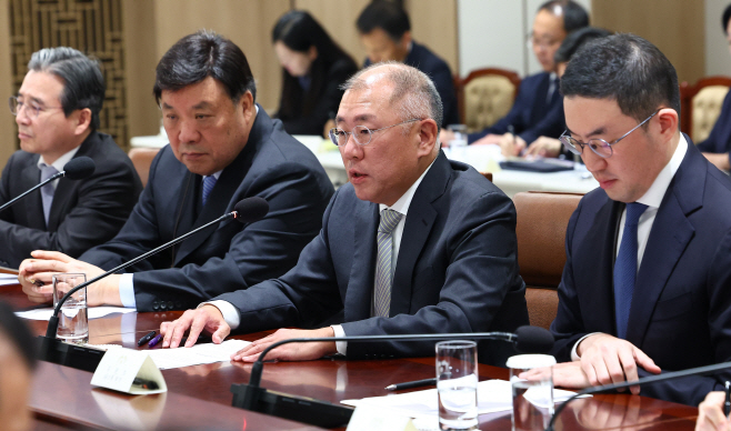 한미 관세협상 후속 민관 합동회의, 발언하는 정...<YONHAP NO-3016>