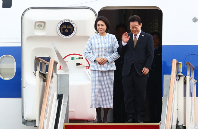 이재명 대통령 부부, G20 참석 계기 4개국 순방 ...<YONHAP NO-4092>