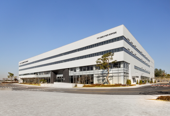 251117 (사진1) 기아, '인증중고차 센터 평택 직영점' 및 'PBV 익스피리언스 센터' 개소