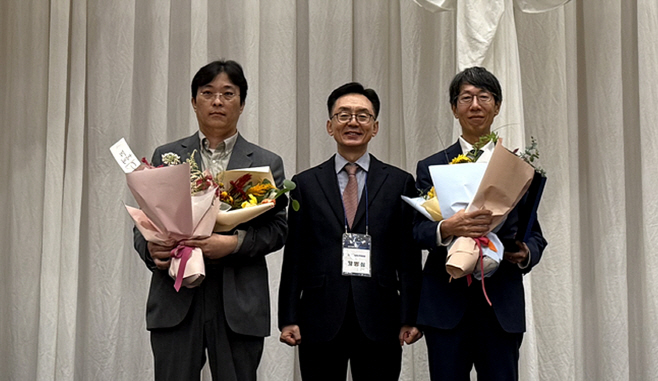 [붙임] 기념사진(우 손재범 책임연구원 좌 이롭 시민관 차장)