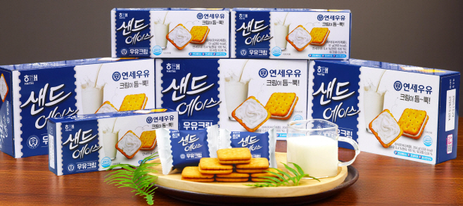 [보도사진]해태 샌드에이스, 연세우유와 손잡고 '우유크림' 출시 !