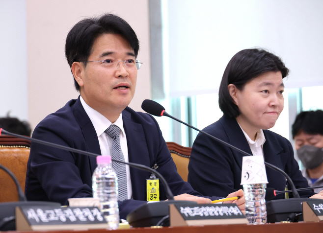 의원 질의 답변하는 박재억 수원지검장<YONHAP NO-5878>