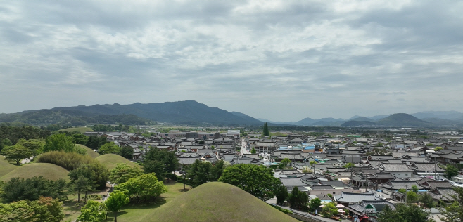 1-1. 대릉원 주변 황리단길 전경