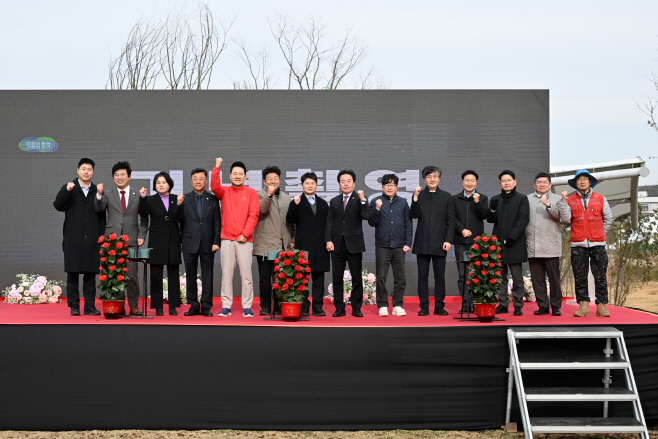 2.안산시, 옛 시화 매립지 생명숲으로… 경기지방공원 새로숲 착공