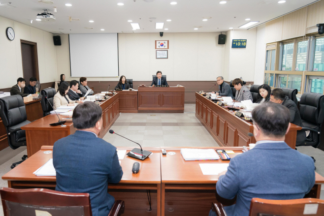 자치행정위원회