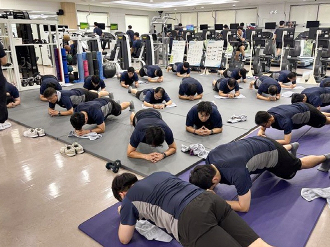(1) 포스코 포항제철소 임직원들이 8주 운동프로그램에 참여하고 있다