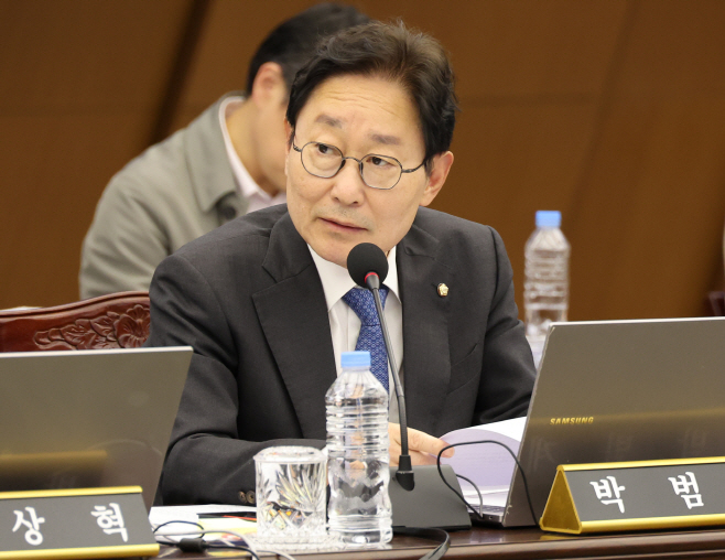 질의하는 박범계 의원<YONHAP NO-6195>