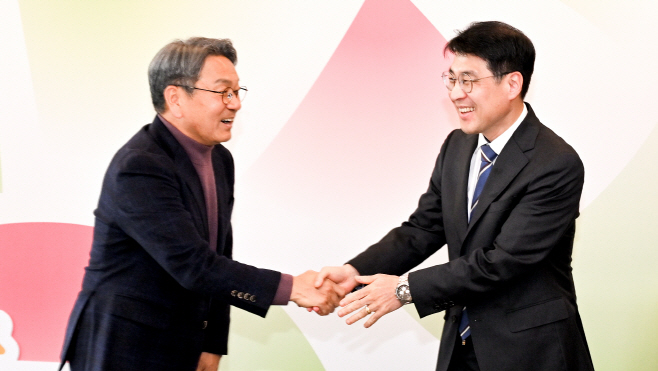 [붙임]_강기정_광주시장_김정기_대구시장_권한대행_사진_1