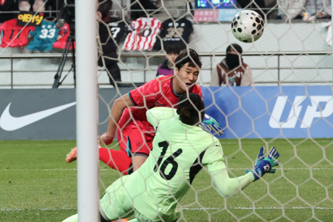 헤더 선제골 넣는 이태석