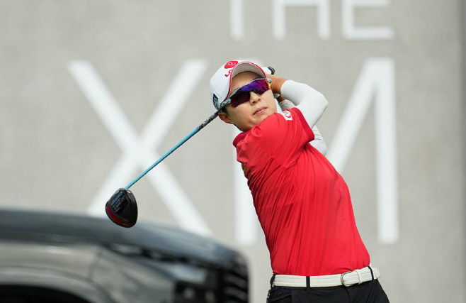 티샷하는 김효주