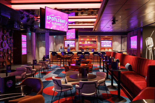 삼성전자, 세계 최대 크루즈 '스타 오브 더 시즈'에 TV와 사이니지 공급(4)