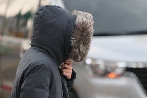 '패딩 모자 필수'<YONHAP NO-4054>