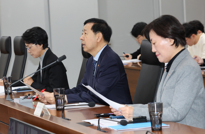 구윤철 부총리, 경제관계장관회의 주재<YONHAP NO-2946>