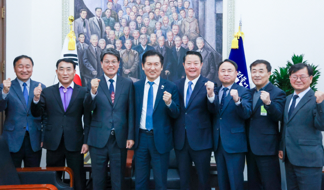 1. 김돈곤 청양군수, 국회 두 번째 방문… “농어촌기본소득 성공 위해 국비 상향은 필수”(2)