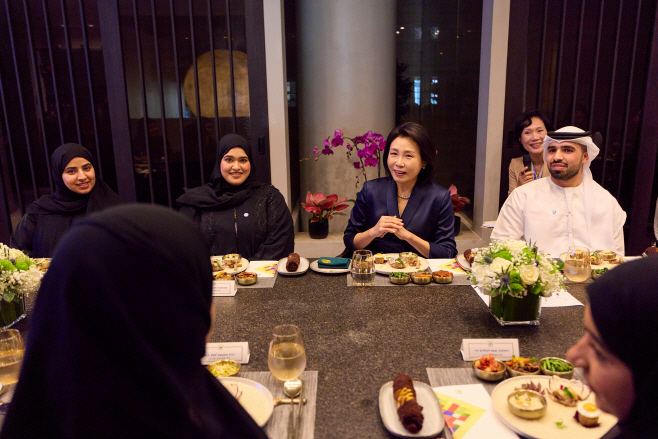 김혜경 여사, 한류동호회 대학생들과 오찬 간담회<YONHAP NO-0969>