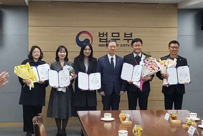 괴산군, 외국인계절근로자 인권보호 공로로 법무부장관 표창 수상 (2) (1)