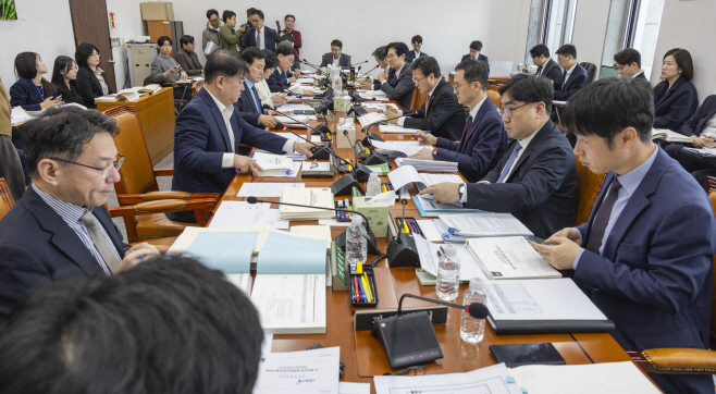 사흘째 2026년도 정부 예산 심의 시작하는 국회 ...<YONHAP NO-3216>