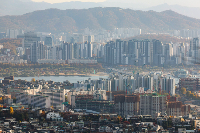 지난달 서울 집값, 9월 상승폭의 2배<YONHAP NO-6231>