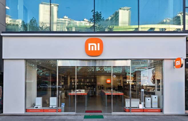 (사진1) 샤오미 15로 촬영한 Xiaomi 스토어 잠실새내역점 전경
