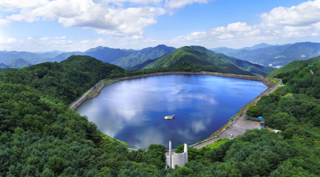 ‘가평 2경’ 호명호수./가평군